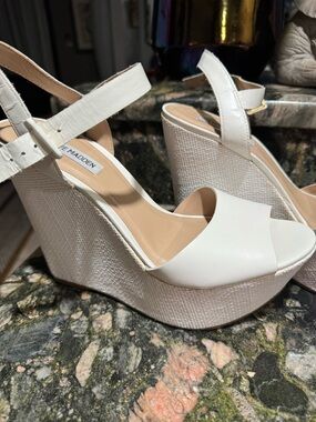 Steve Madden Ivory/White  Textured Platform Wedge Sandals
